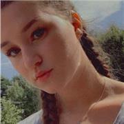 Studentessa con ottima conoscenza della lingua inglese offre lezioni